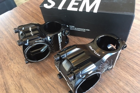 RACEFACE 入荷してきてます！！