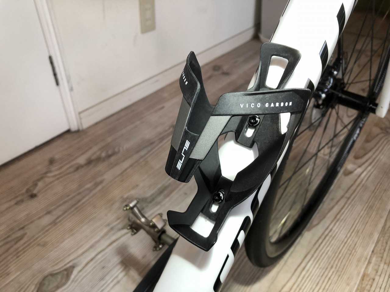 エリート ボトルケージ VICO CARBON 入荷しました