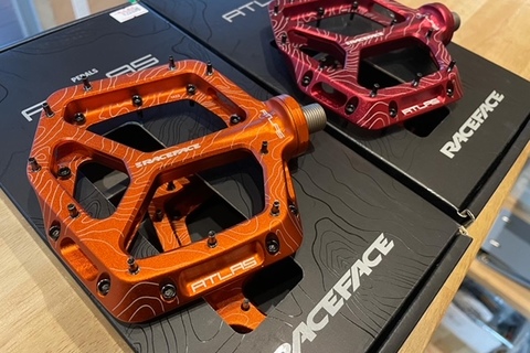 ちょっと良いペダル！！RACEFACE ATLASお久しぶりの入荷です(^^)