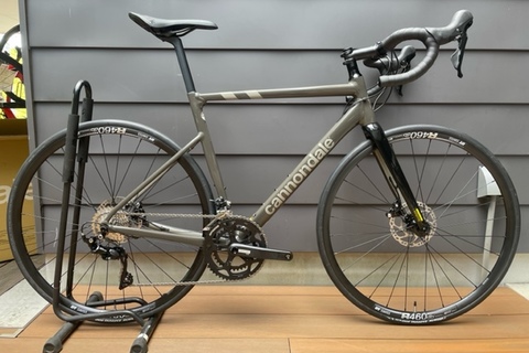 レア車体！！カタログ外カラーのCAAD13 DISC 105 スモークブラック size54 入荷！！