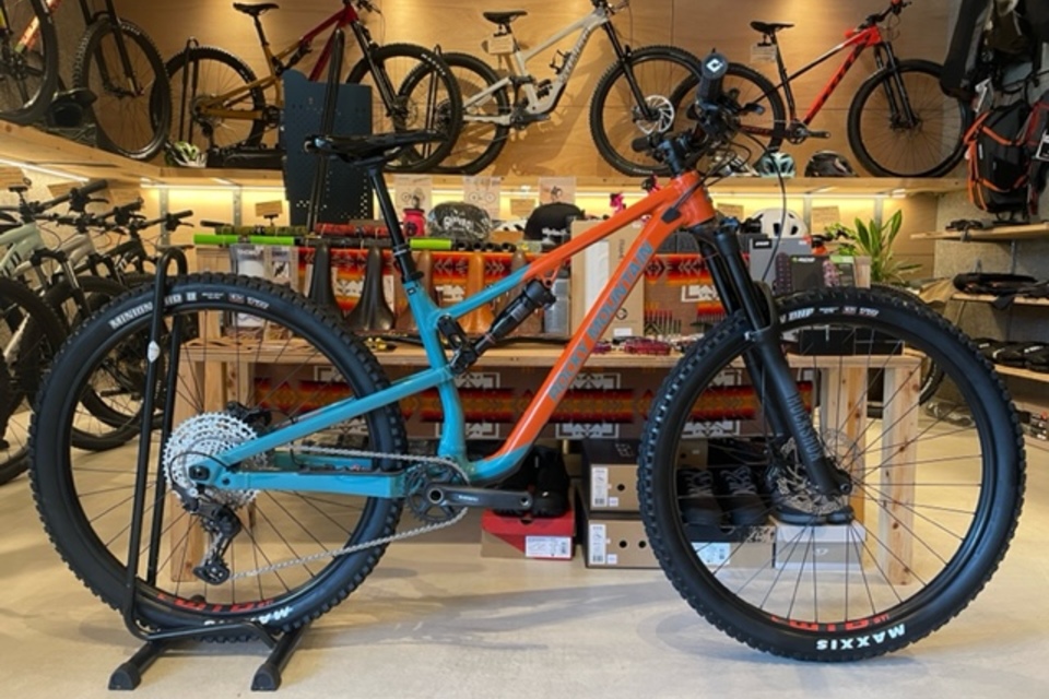 INSTINCT Alloy30  size Mの画像1