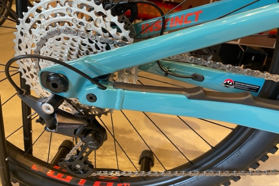 INSTINCT Alloy30  size Mの画像4