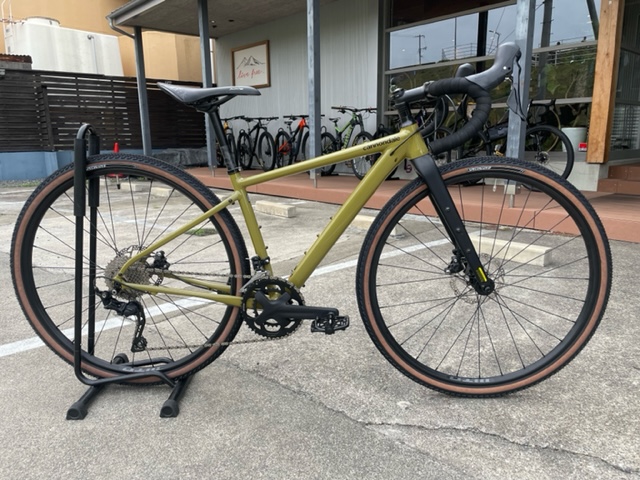 隠れた名品タイヤ!?SPECIALIZED PATHFINDER!!試乗車に装着完了