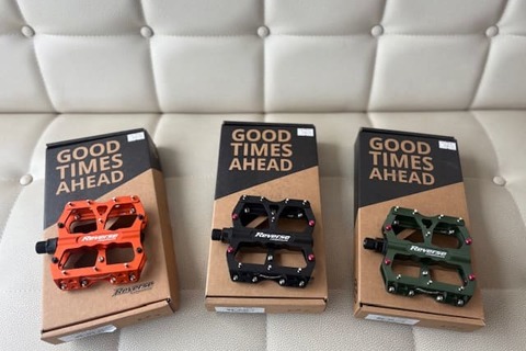 Reverse Components Escapeペダル入荷しました