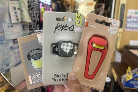 【Knog】日中もライトを点けましょう！コンパクトで使いやすいセーフティーライト